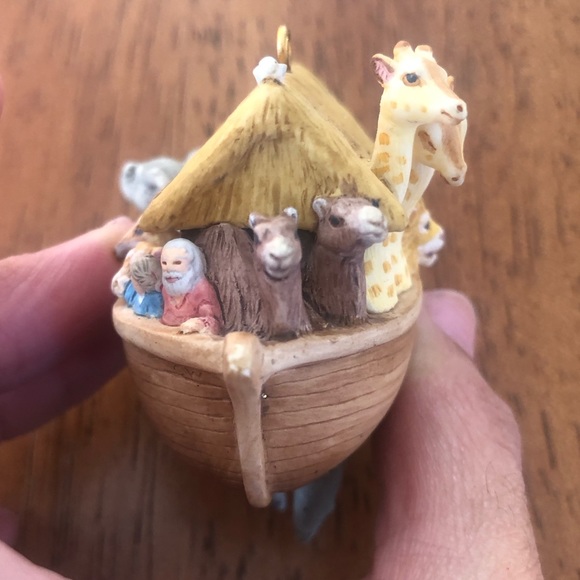 $1 Add On Damaged Hallmark Keepsake "Noah's Ark" Ornament 1999 No Box - Picture 5 of 5